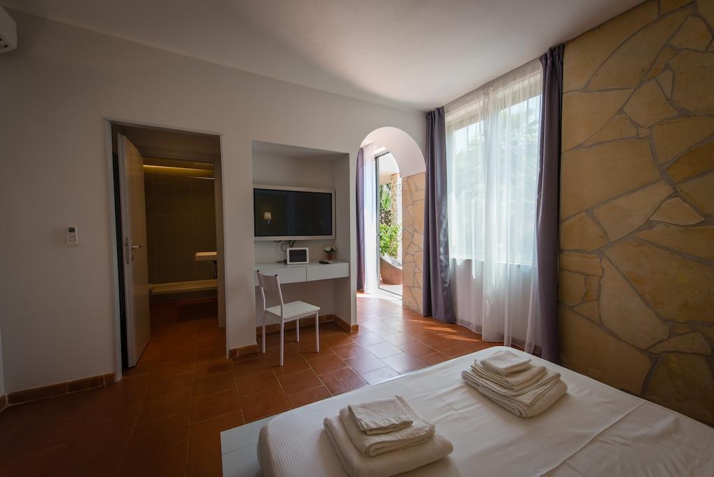 Birkin Apartments Кальярі Номер фото